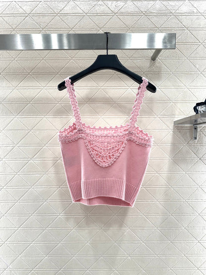 C 25 Lace-knit wool suspenders