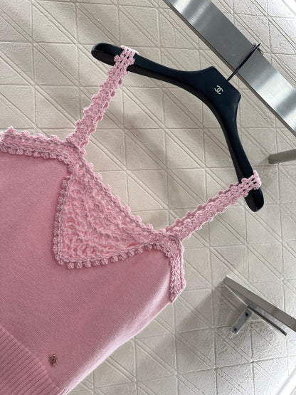 C 25 Lace-knit wool suspenders