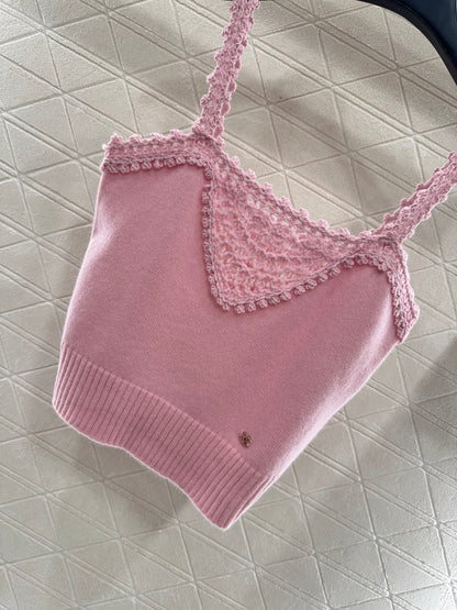 C 25 Lace-knit wool suspenders