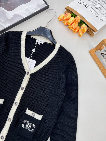 C 25 V-neck wool and cashmere cardigan