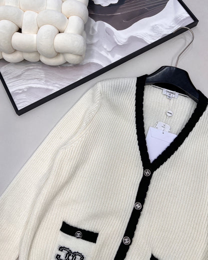 C 25 V-neck wool and cashmere cardigan