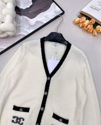 C 25 V-neck wool and cashmere cardigan