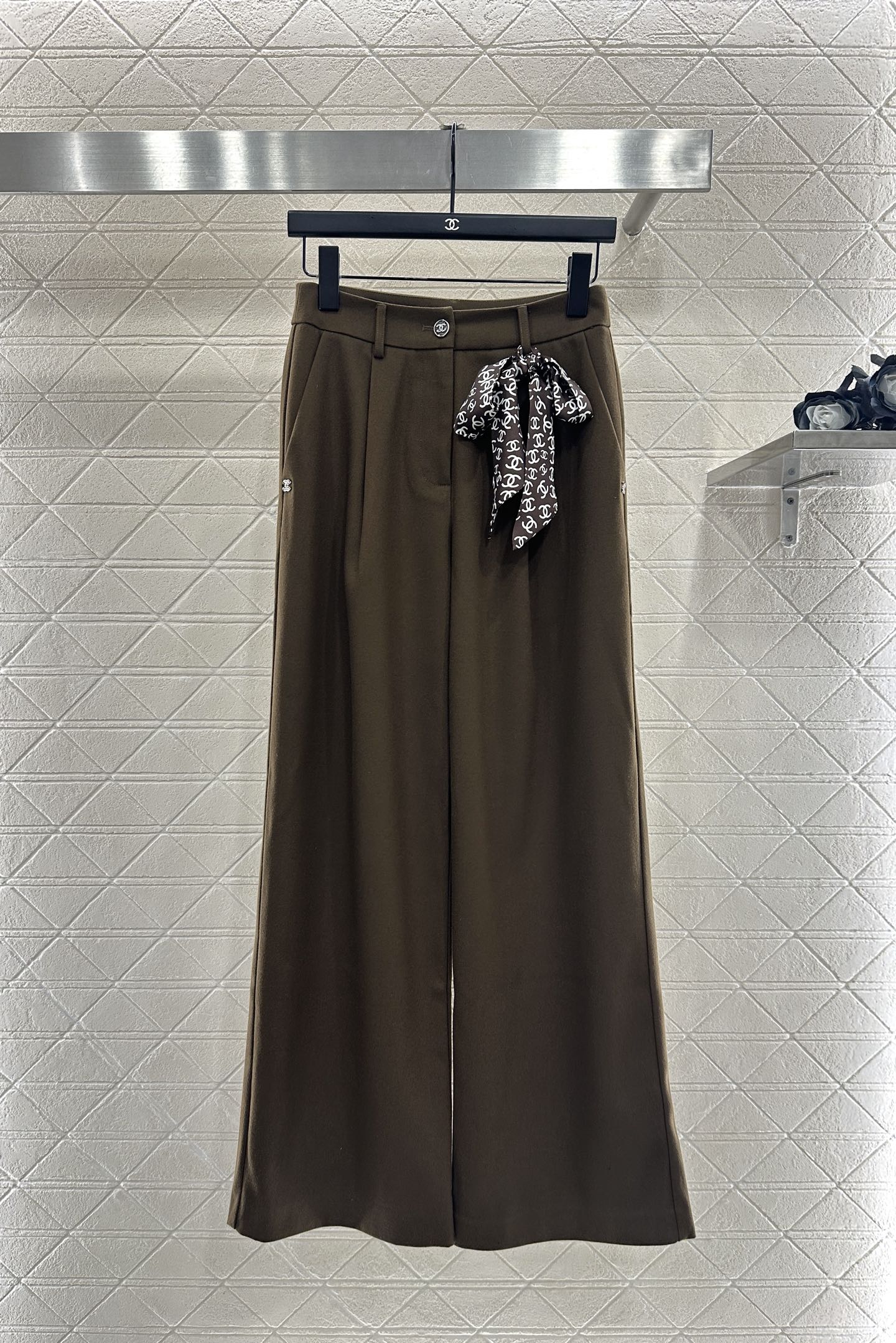 C 25 Scarf wide-leg trousers