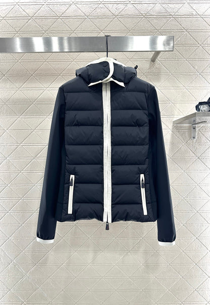 Mon 25 Rectangular embossed hooded down jacket