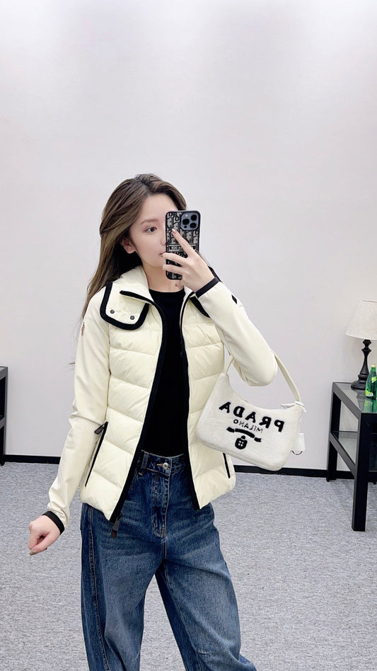 Mon 25 Rectangular embossed hooded down jacket