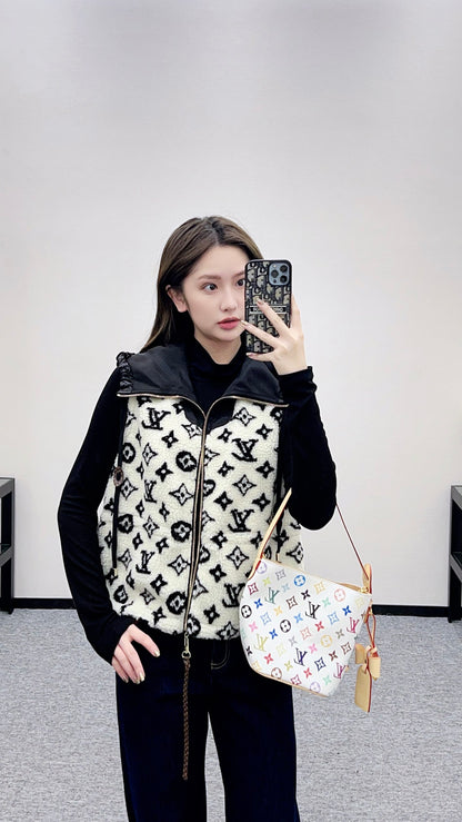 L 25 Hooded Teddy Sherpa Vest