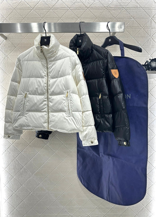 L 25 Rectangular embossed stand collar down jacket