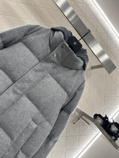 Bru 25 Rectangular embossed hooded down jacket